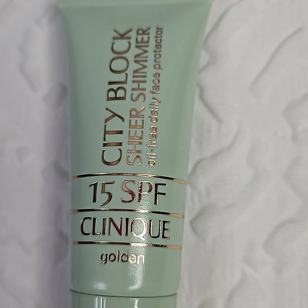 CLINQUE CITY BLOCK SHEER SHIMMER IN GOLDEN SPF15